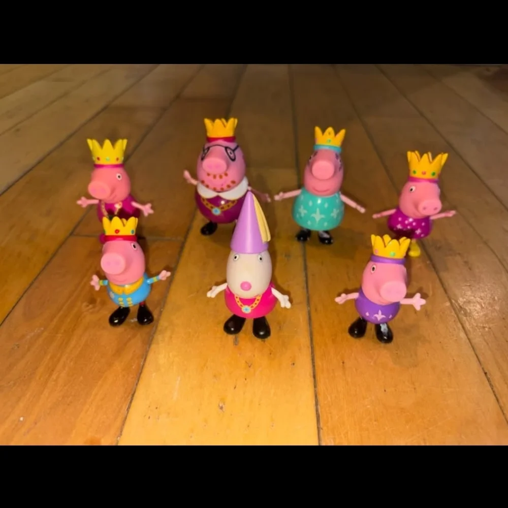 Peppa Pig Royal Famiy Figure - Picture 1 of 5